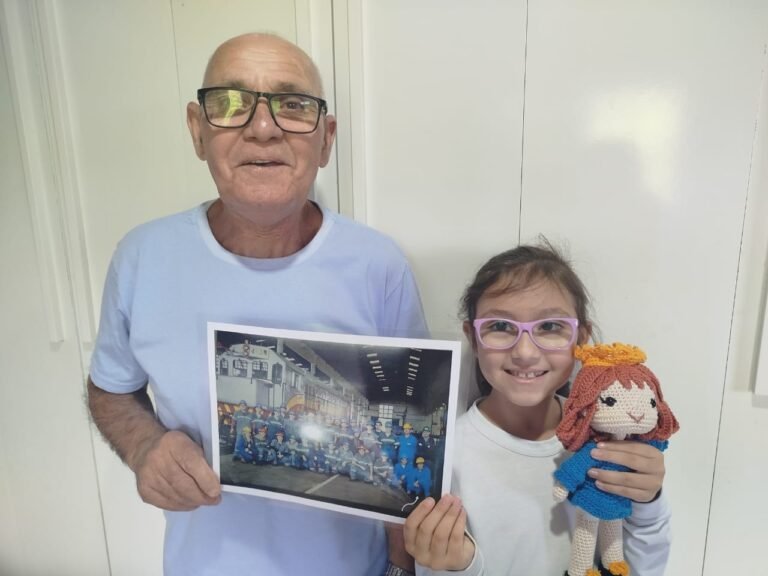 A MENINA QUE SALTOU DAS PÁGINAS