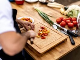 Chef Willian Peters, do Saza Cozinha, lista os 5 mitos mais comuns da culinária brasileira