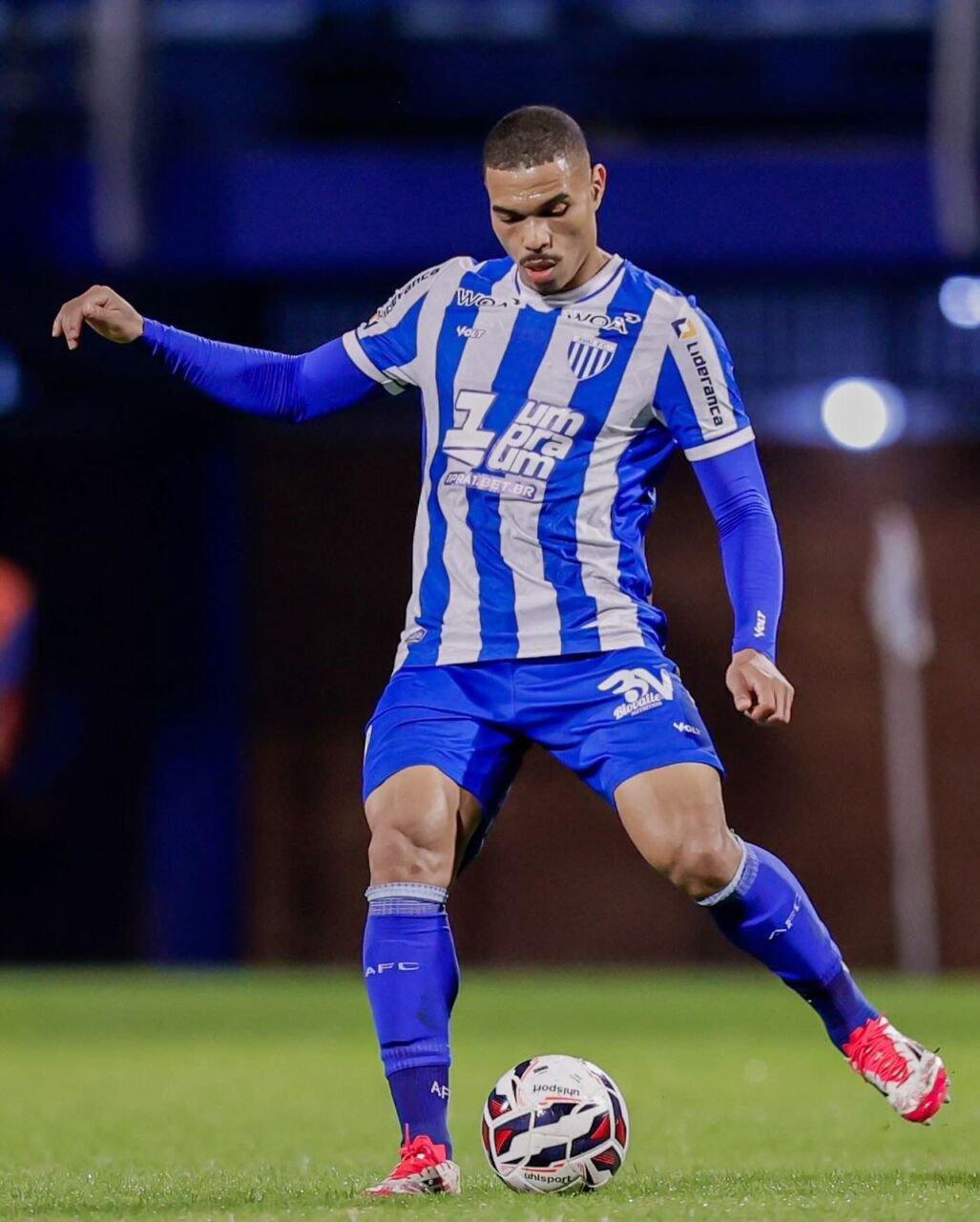 Jonathan Costa ultrapassa 40 jogos pelo Avaí na temporada