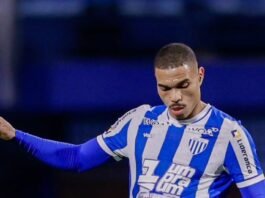 Jonathan Costa ultrapassa 40 jogos pelo Avaí na temporada