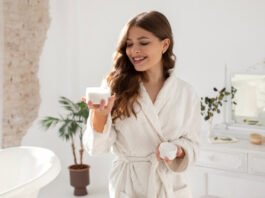 Cuidar do cabelo vai muito além de lavar e condicionar.