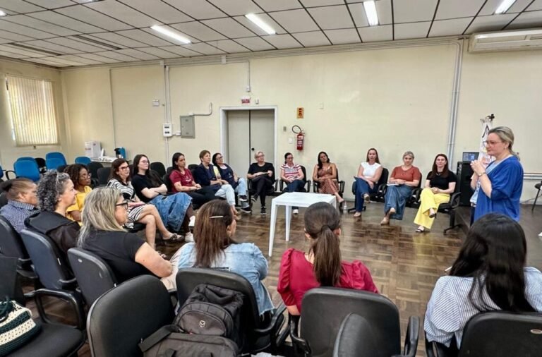 Capacitação aborda desenvolvimento infantil para equipe do SAI Bem Viver