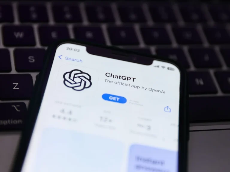Investigação liga ChatGPT a crises de saúde mental, hospitalizações e três mortes