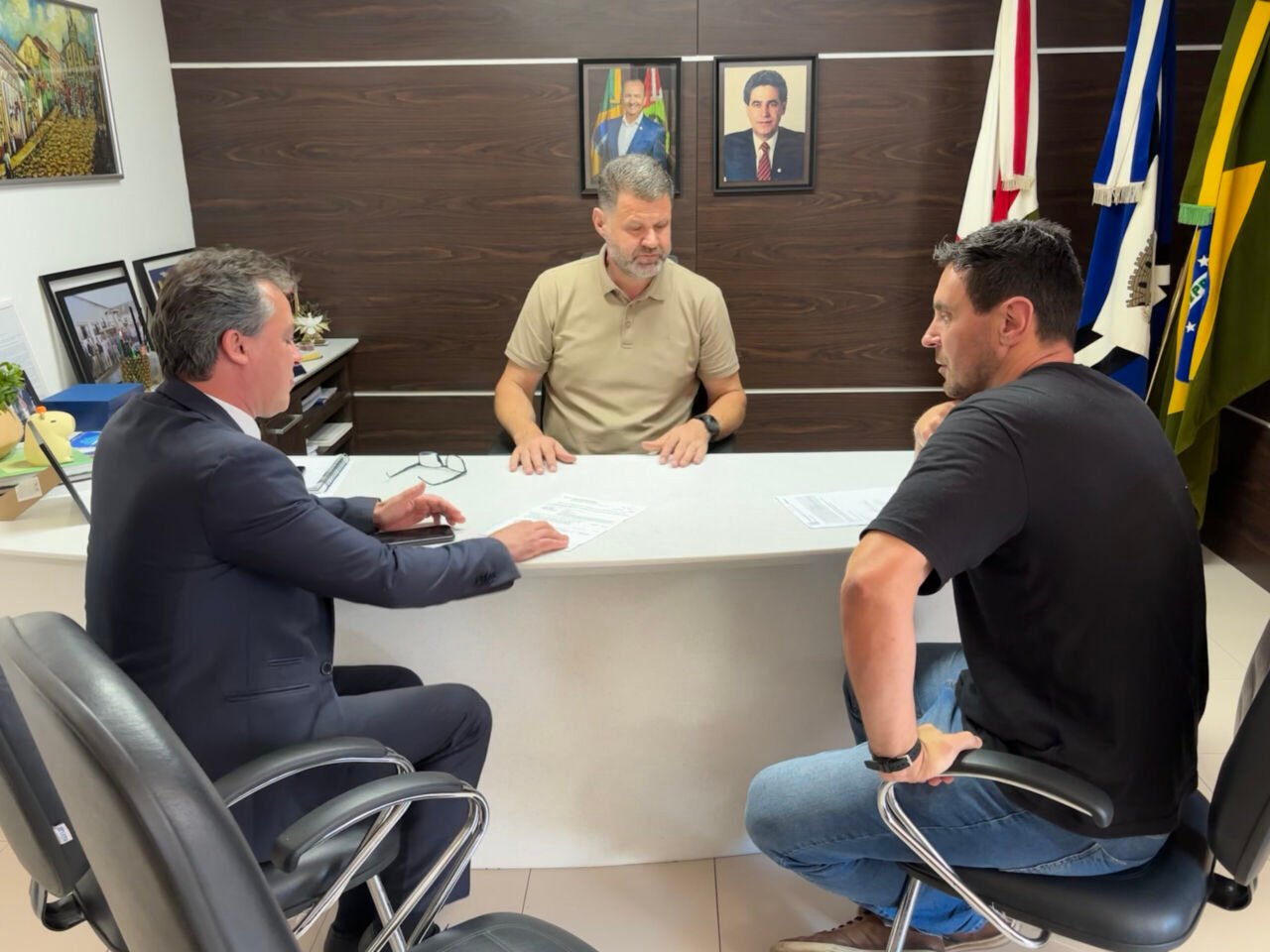 Contrato com nova empresa para manutenção da iluminação pública é assinado