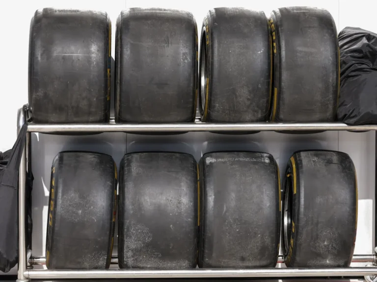 F1: pilotos só poderão usar conjunto de pneus por 25 voltas no GP do Catar