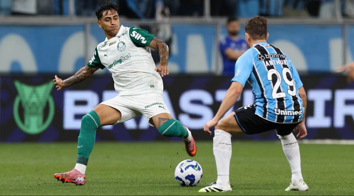 Flamengo tropeça e adia título; Palmeiras perde para o Grêmio