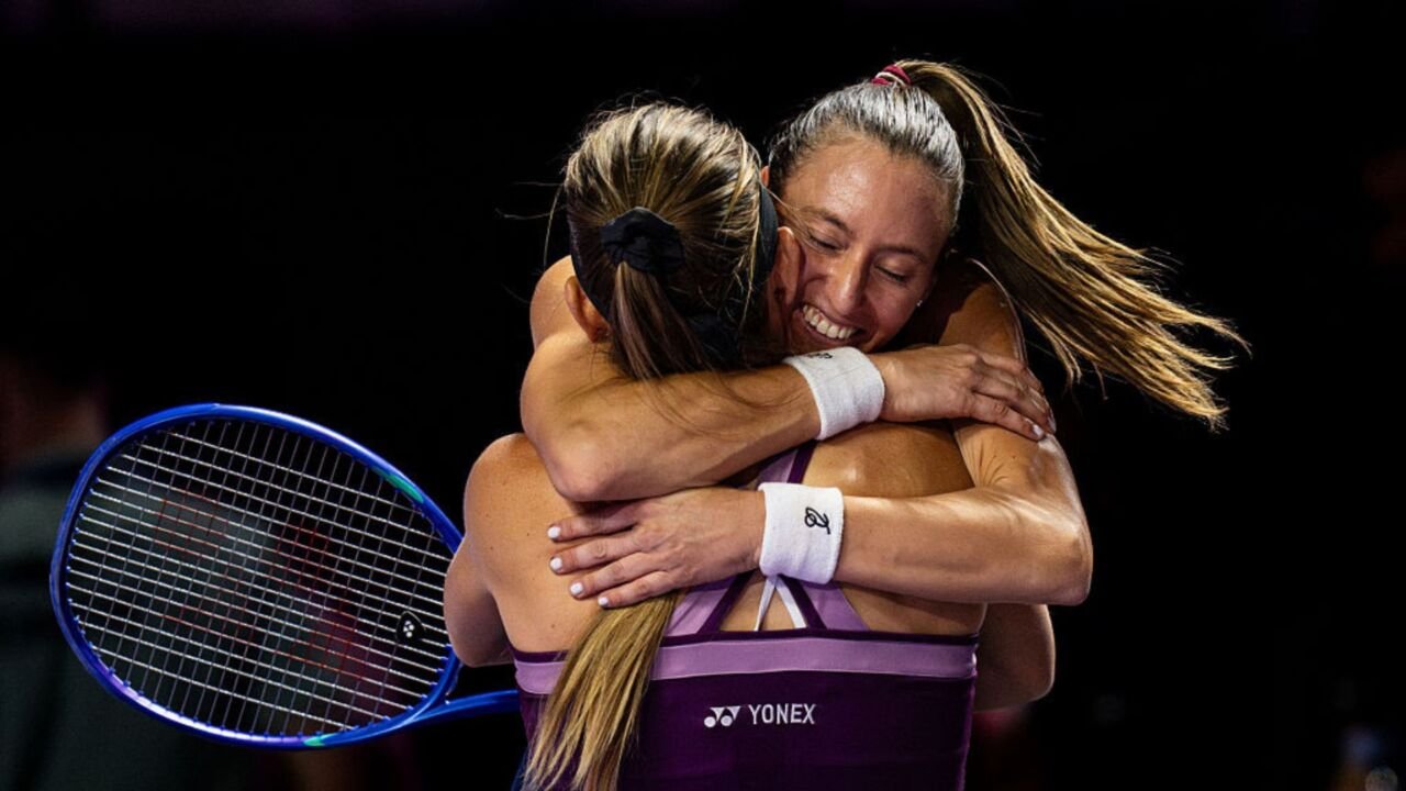 luisa-stefani-faz-historia-e-avanca-a-decisao-do-wta-finals