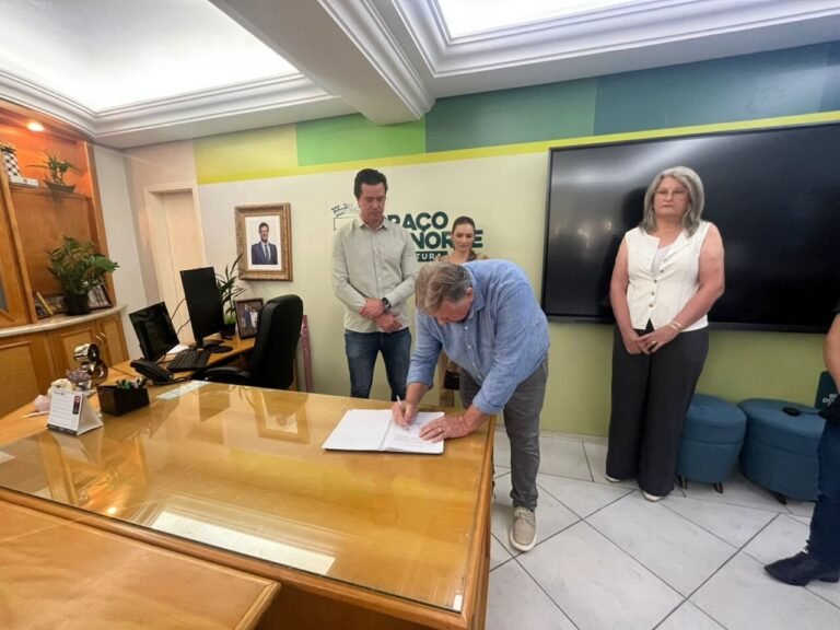 Prefeito de Braço do Norte transmite cargo ao vice antes de missão internacional na Europa