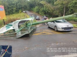 Vendaval causa danos e suspende aulas em Orleans