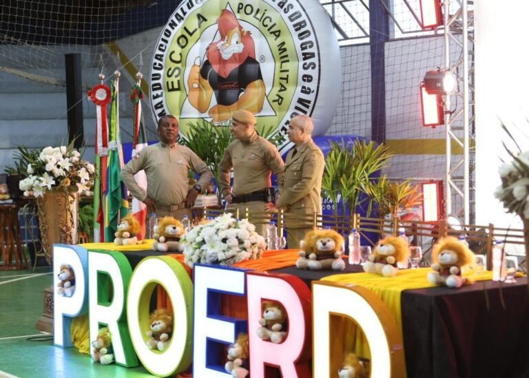 Proerd forma 827 alunos em cerimônia marcada por homenagens e forte união comunitária em Imbituba