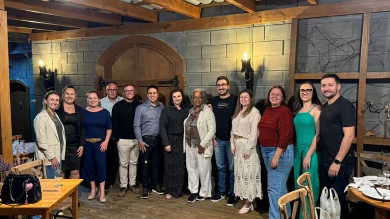 COMTUR encerra atividades de 2025 destacando crescimento do turismo e avanço de projetos em Tubarão