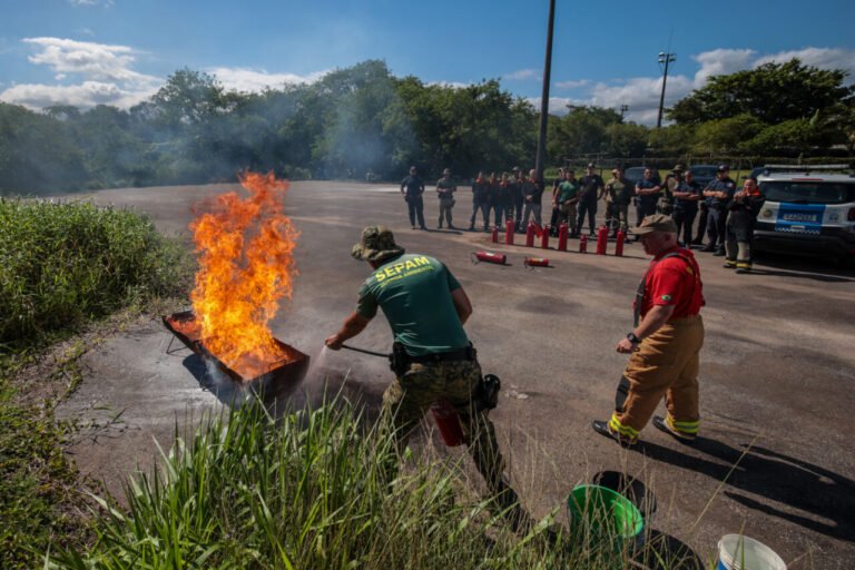 GCM de Praia Grande realiza treinamento de combate a incêndio