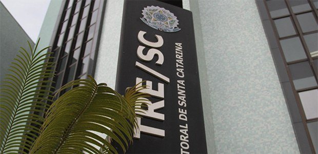 TRE-SC revoga multa de R$ 53 mil aplicada a moradora de Laguna por divulgar pesquisa falsa