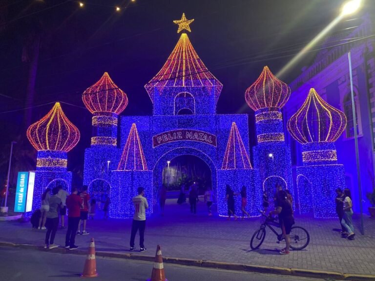 Acendimento do Castelo marca início do Natal em Tubarão