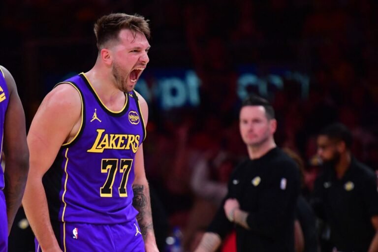 Doncic faz história, iguala feito raro e lidera vitória dos Lakers