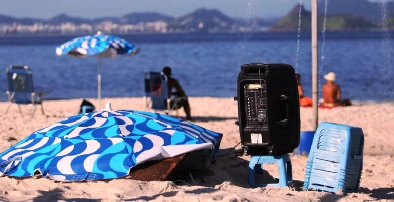 Lei que proíbe caixas de som nas praias de Florianópolis entra em vigor