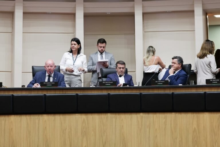 Pelo Estado – Projetos do Governo são enviados para o Plenário da Alesc 