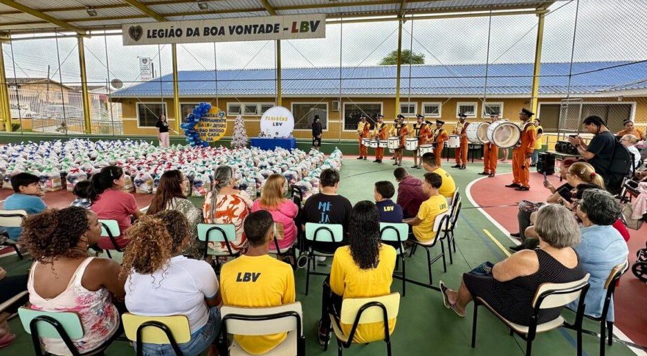 doação de cestas básicas LBV Tubarão a