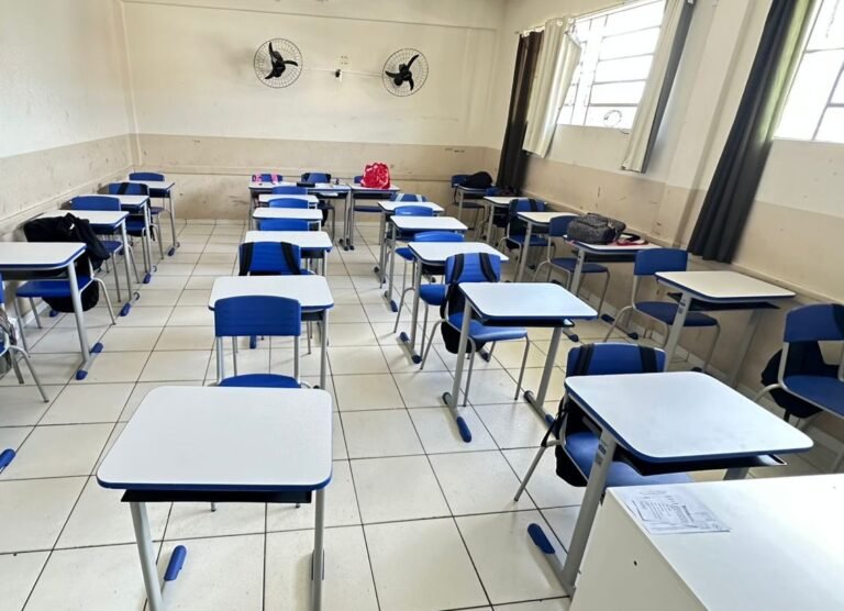 Escolas municipais recebem novo mobiliário e equipamentos em investimento de R$ 800 mil