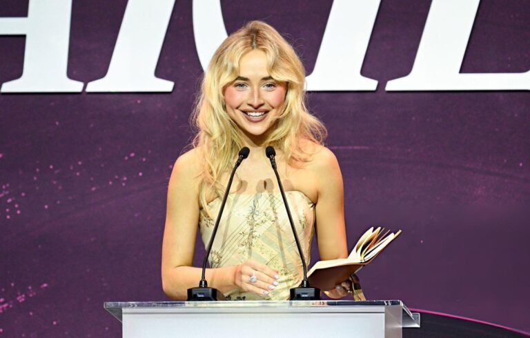 Sabrina Carpenter é nomeada Hitmaker do Ano pela Variety após ano de sucesso
