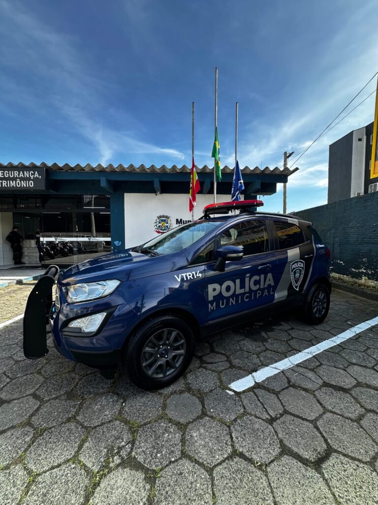 Dois homens são presos por agredir servidores durante vistoria em praça de Tubarão