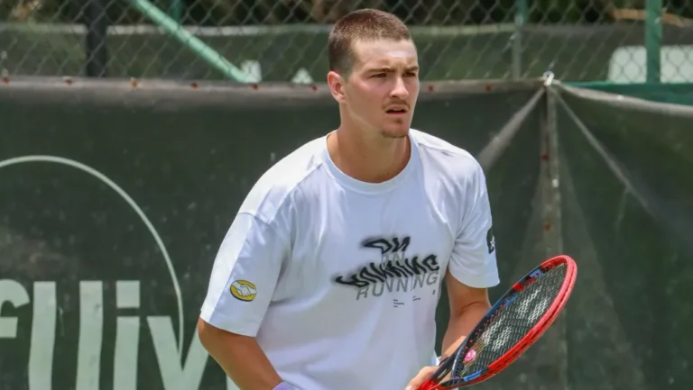 Fonseca dá trabalho a Alcaraz em exibição com bolada, rede quebrada e tie-break emocionante em Miami