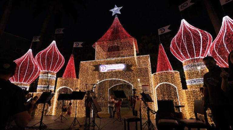 Natal Tubarão Luz 2025 começa com acendimento do Castelo Diamante e grande celebração no Centro
