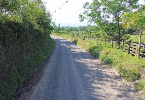 Falta de pavimentação da RS-453 força desvio por SC