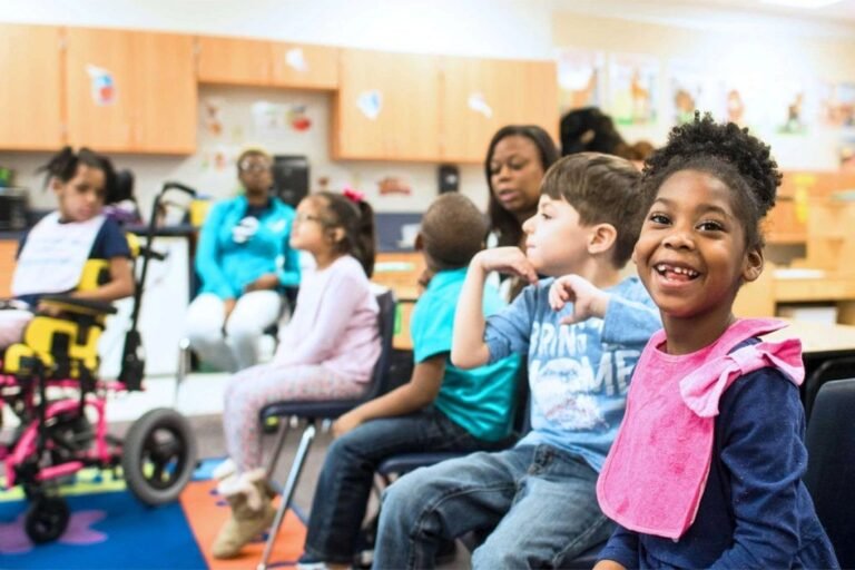 As diretrizes esclarecem ainda que não existe medicação capaz de tratar os sintomas centrais do TEA.