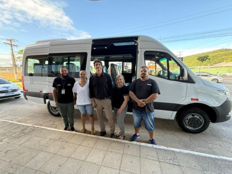 Secretaria de Saúde recebe van adaptada para fortalecer o transporte de pacientes do TFD