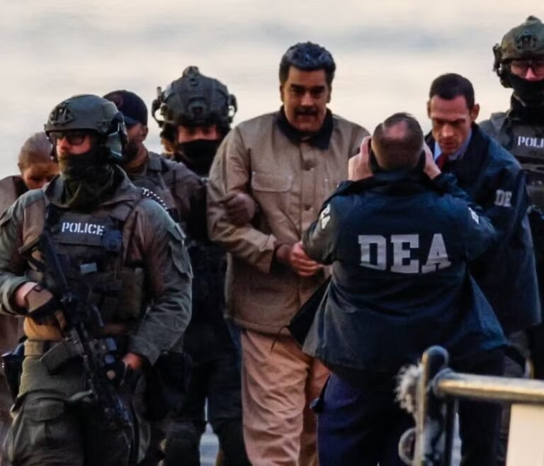 Imagens mostram Nicolás Maduro sendo transferido antes de audiência em Nova York