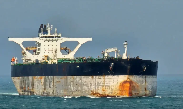 EUA apreendem dois navios suspeitos de levar petróleo da Venezuela