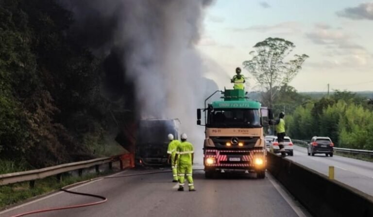 Pelo Estado – Mais um acidente no Morro dos Cavalos paralisa o trânsito no Estado 