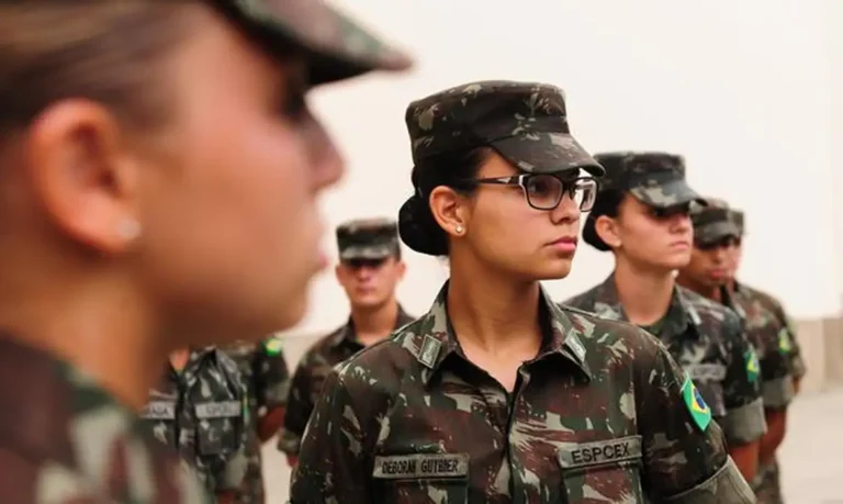 Exército faz seleção do alistamento militar para homens e mulheres
