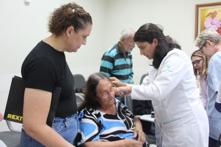 Hospital Nossa Senhora da Conceição entrega primeiros aparelhos auditivos