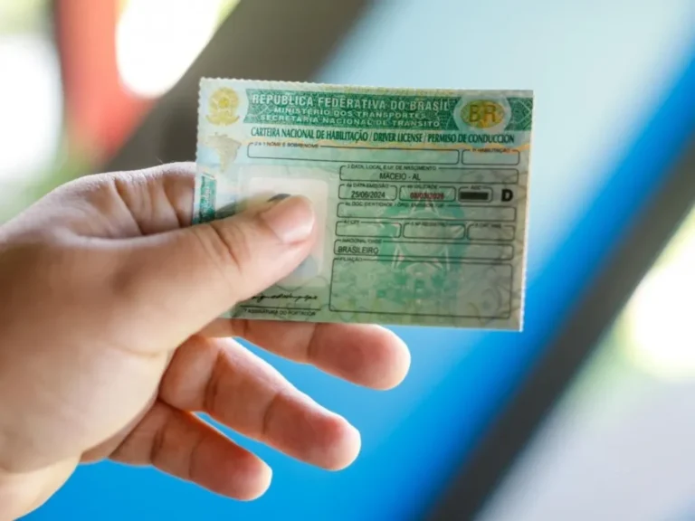 Motoristas sem infrações terão CNH renovada automaticamente