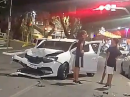 Mulher fica ferida em grave acidente envolvendo quatro veículos em Tubarão