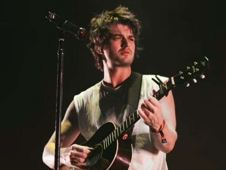 Djo desbanca Taylor Swift e chega ao 1º lugar do Spotify Global com “End of Beginning”