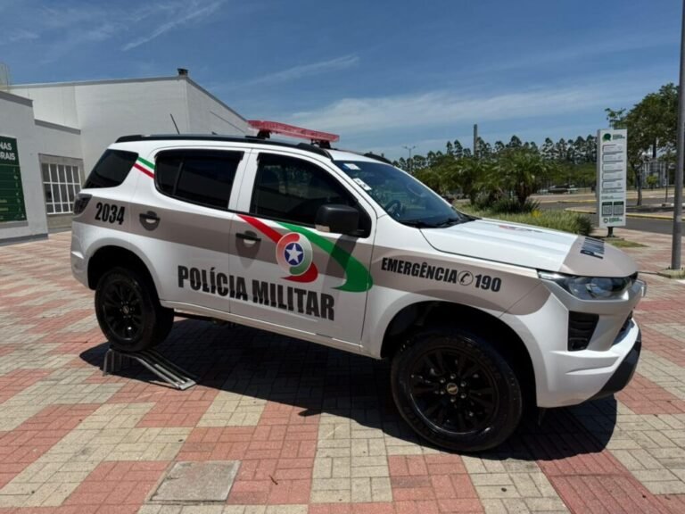 Capivari de Baixo entrega nova viatura à Polícia Militar