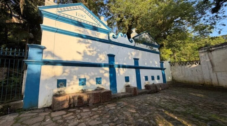 Fonte da Carioca é interditada para manutenção em Laguna