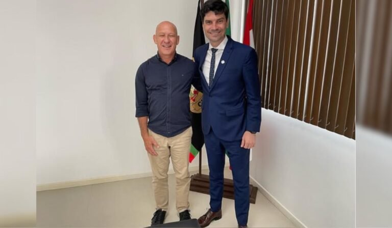 Delegado-geral de SC nega amizade com advogado no caso Orelha