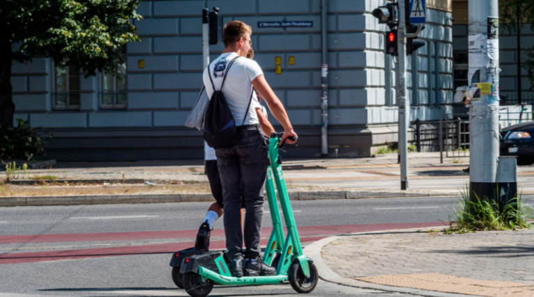 Tubarão avança na regulamentação de bicicletas elétricas e patinetes