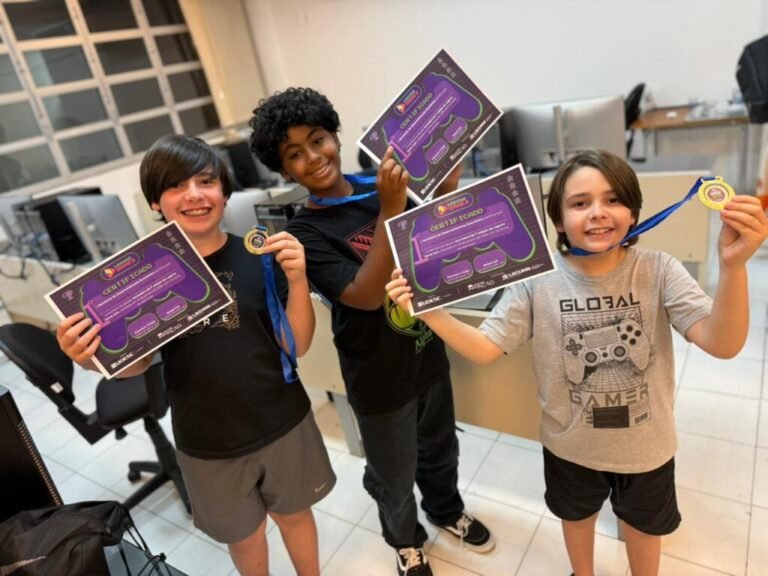 Jovens criam jogos com tema “Laguna 350 anos” no Laguna Game Jam