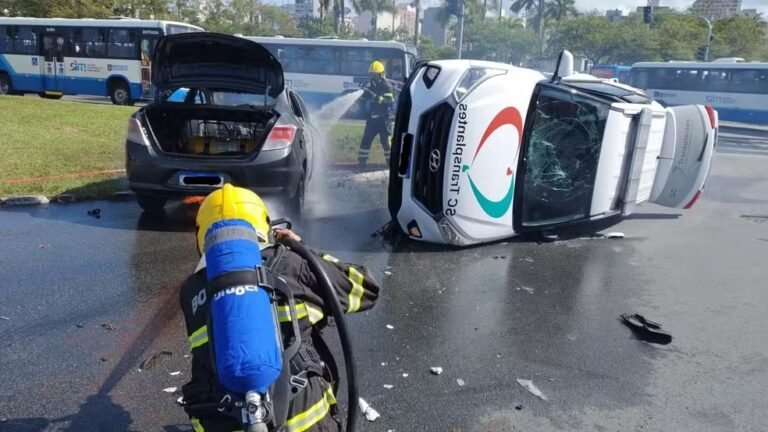 Carro do governo com órgãos para transplante se envolve em acidente em Florianópolis