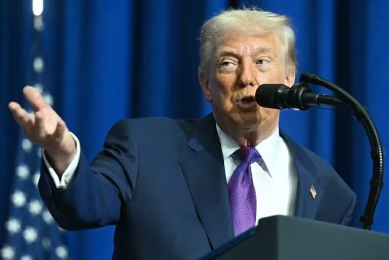 Trump anuncia tarifa global de 10% após decisão da Suprema Corte