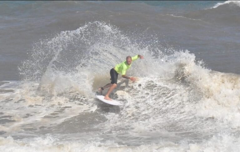 Boas ondas marcam o 46º AGS Open de Surf em Balneário Gaivota