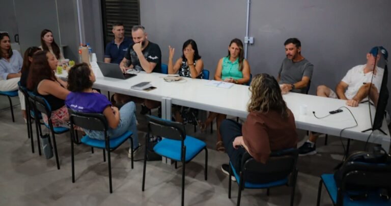 Aratec recebe representantes da Oracle para discutir parcerias e inovação