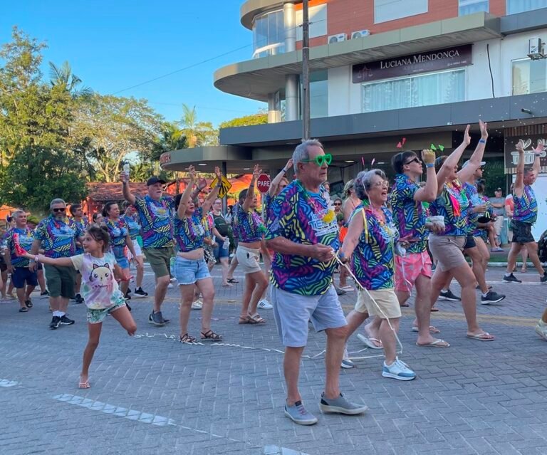 Carnaval nas Águas 2026 movimenta Gravatal com desfile de blocos e shows