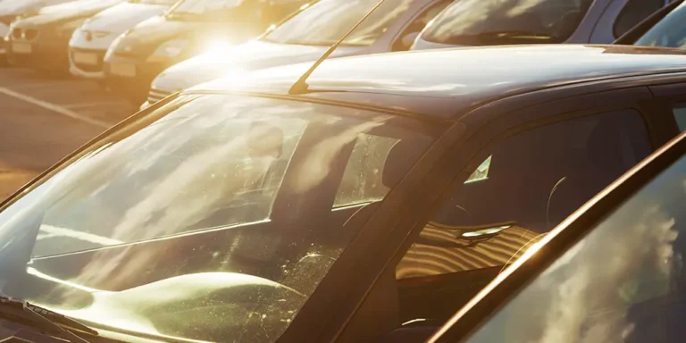 Criança é entubada após ser esquecida dentro de carro sob sol forte em SC