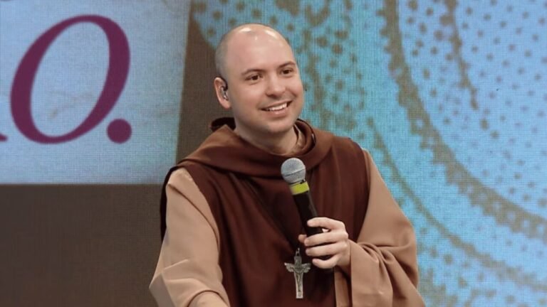 Frei Gilson fará show em Navegantes em celebração ao Dia dos Avós e da Família